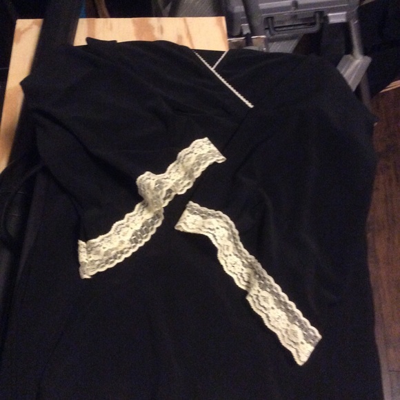 Lipslide Crisscross Blouse Black w Cream - Small - Picture 3 of 4